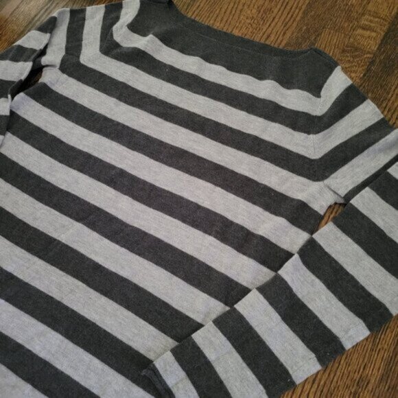 GAP Sweater Gray Sriped Lightweight Women's Sz XS Wool - Picture 3 of 11
